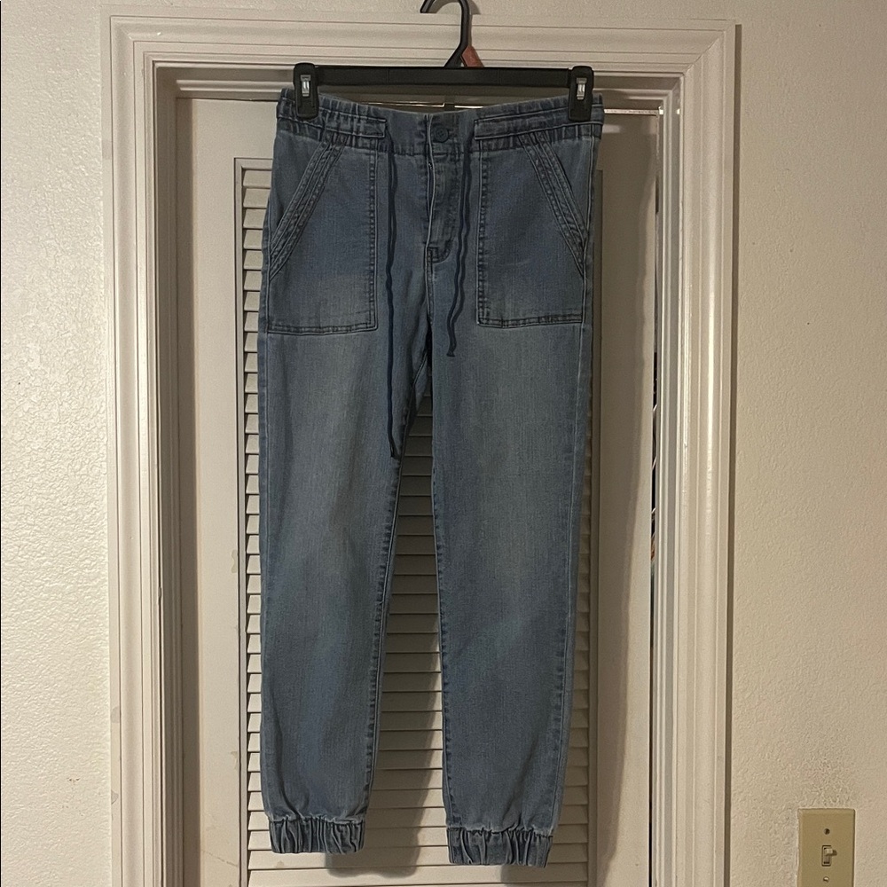 No Boundaries Women's Light Blue Ankle Jeans